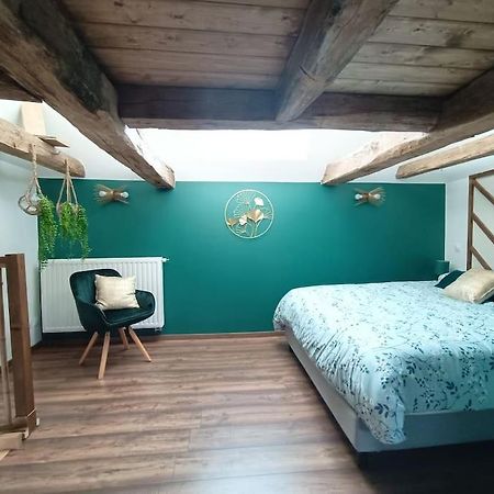 Appartement Independant La Tour Des Tuileries Aydoilles エクステリア 写真
