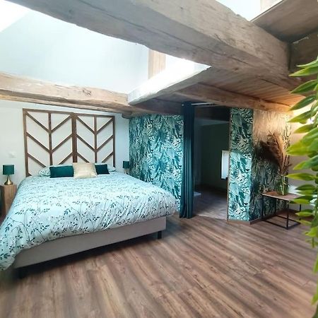 Appartement Independant La Tour Des Tuileries Aydoilles エクステリア 写真