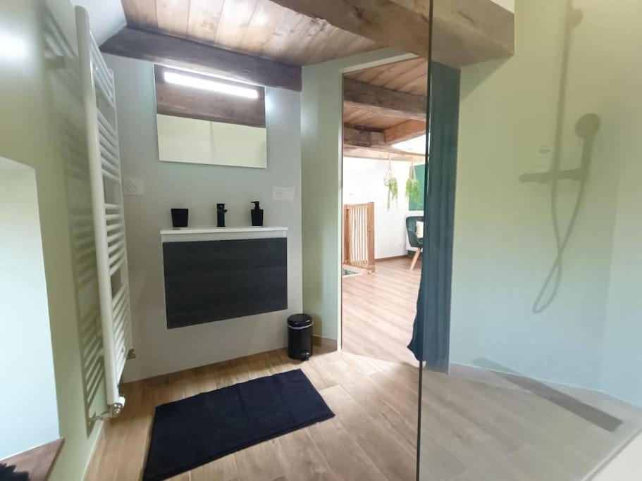 Appartement Independant La Tour Des Tuileries Aydoilles エクステリア 写真