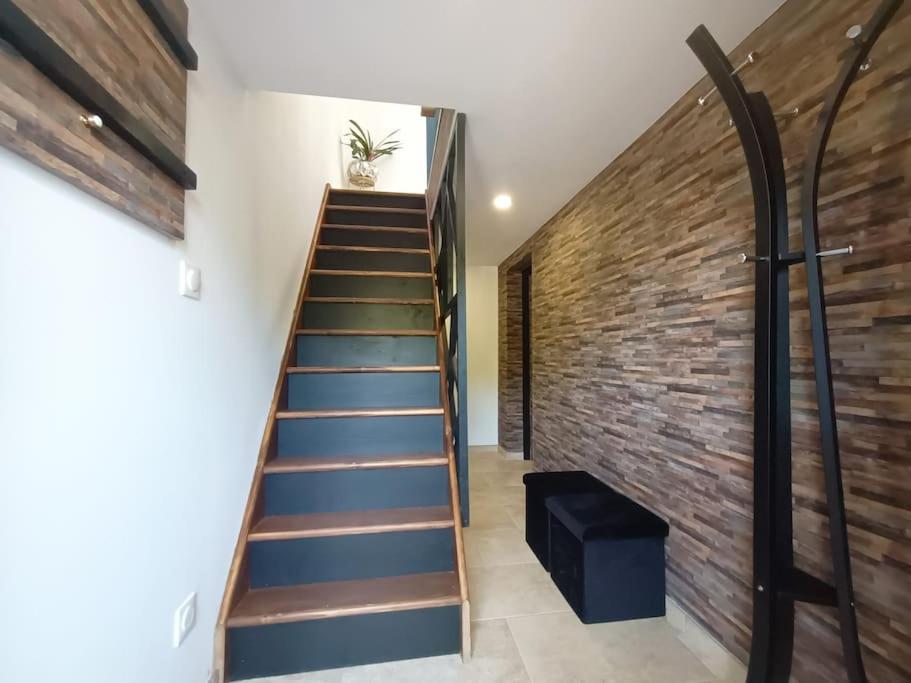 Appartement Independant La Tour Des Tuileries Aydoilles エクステリア 写真