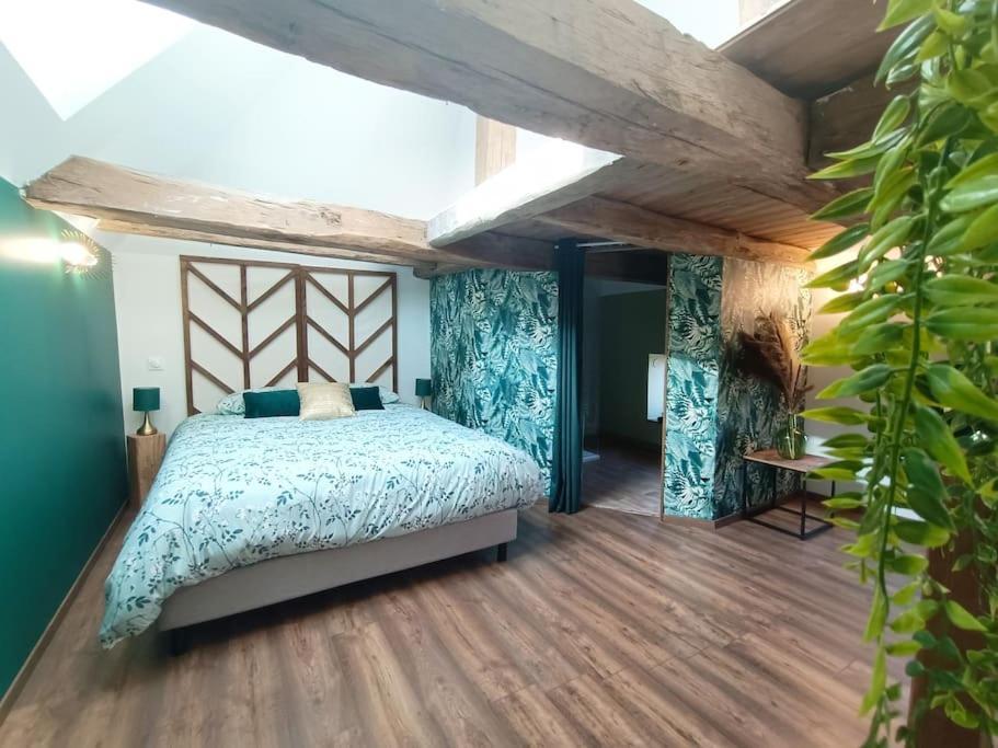 Appartement Independant La Tour Des Tuileries Aydoilles エクステリア 写真