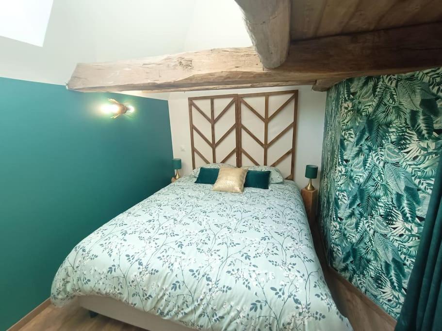 Appartement Independant La Tour Des Tuileries Aydoilles エクステリア 写真