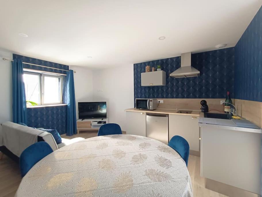 Appartement Independant La Tour Des Tuileries Aydoilles エクステリア 写真