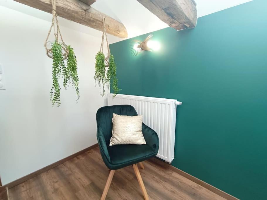Appartement Independant La Tour Des Tuileries Aydoilles エクステリア 写真