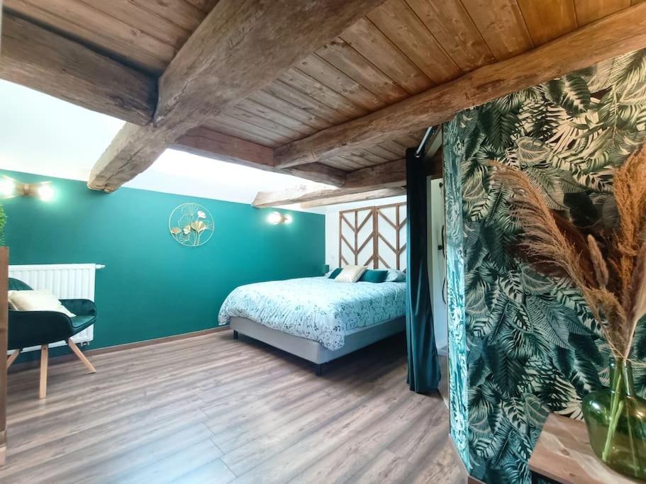 Appartement Independant La Tour Des Tuileries Aydoilles エクステリア 写真
